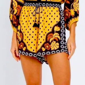 Farm Rio Shorts Beautiful Yellow and Black Cashew and foliage print - Size XL